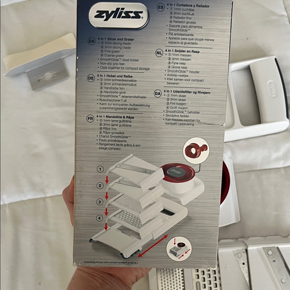 White and Red 4-in-1 Slicer and Grater - Picture 4 of 4